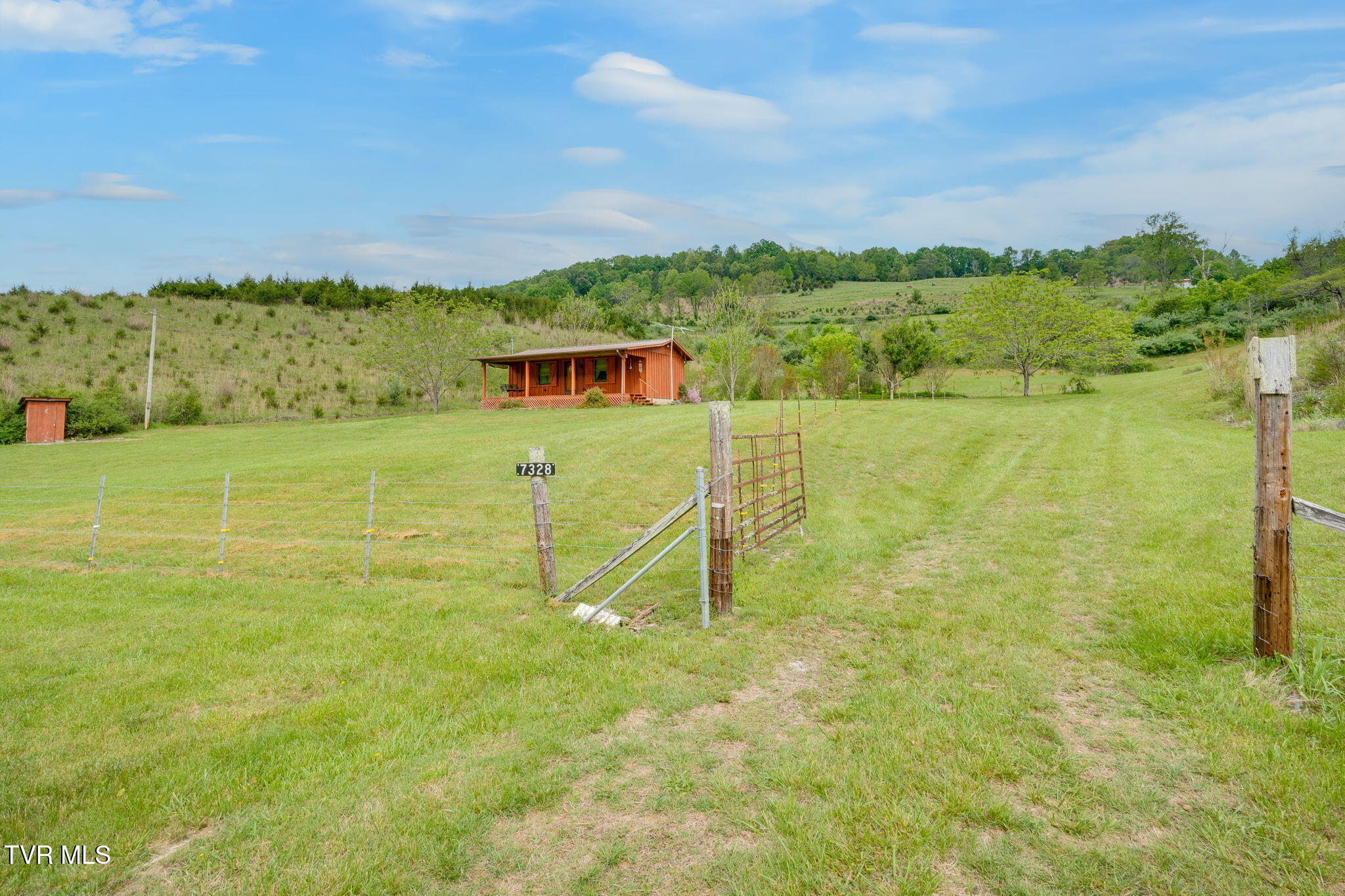 7328 Robinette Valley Road Duffield, VA 24244 - Photo 2 of 39 004