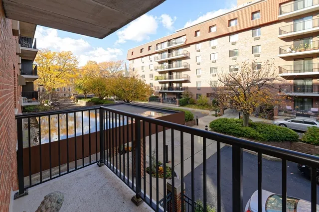$710,000 | 125 Pleasant Street, Unit 201, Brookline, MA 02446