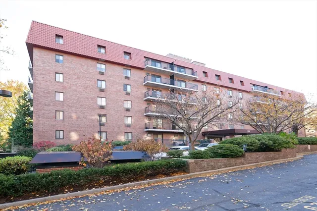 $710,000 | 125 Pleasant Street, Unit 201, Brookline, MA 02446