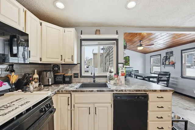 $284,900 | 130 Spear Road, Springfield, MA 01119