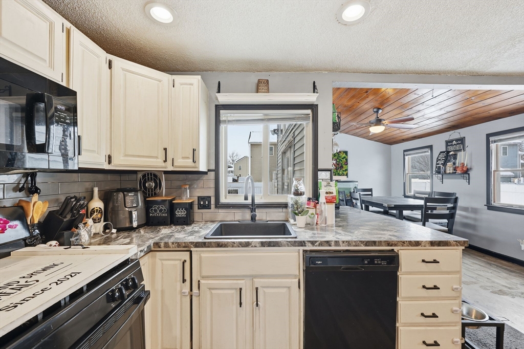 130 Spear Road Springfield, MA 01119 - Photo 9 of 34 Gallery Image 9