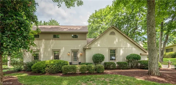 $337,900 | 548 Squirrel Hill Drive, Youngstown, OH 44512