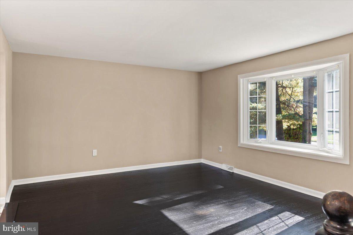 117 Pawnee Road Doylestown, PA 18901 - Photo 3 of 29 Living Room