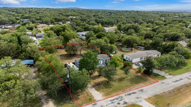 $1,600 | 415 County Road 3822, San Antonio, TX 78253