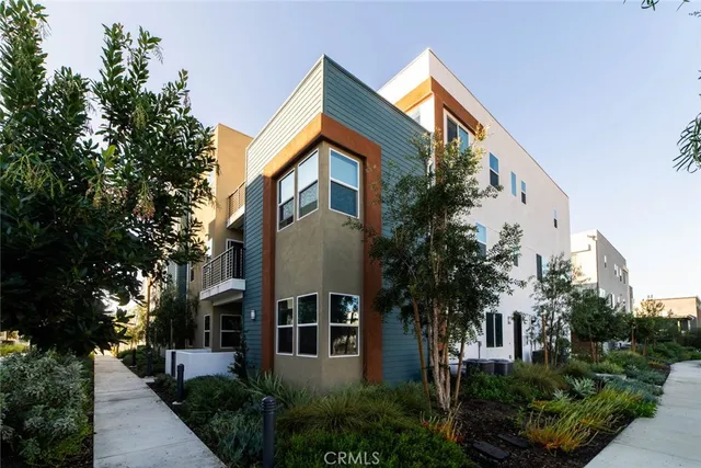 a house view with a outdoor space