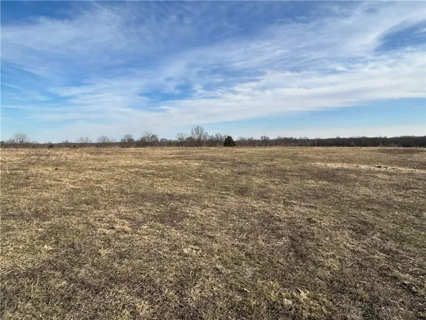 $260,000 | Xx Northeast Xx Ne V Highway, Warrensburg, MO 64093