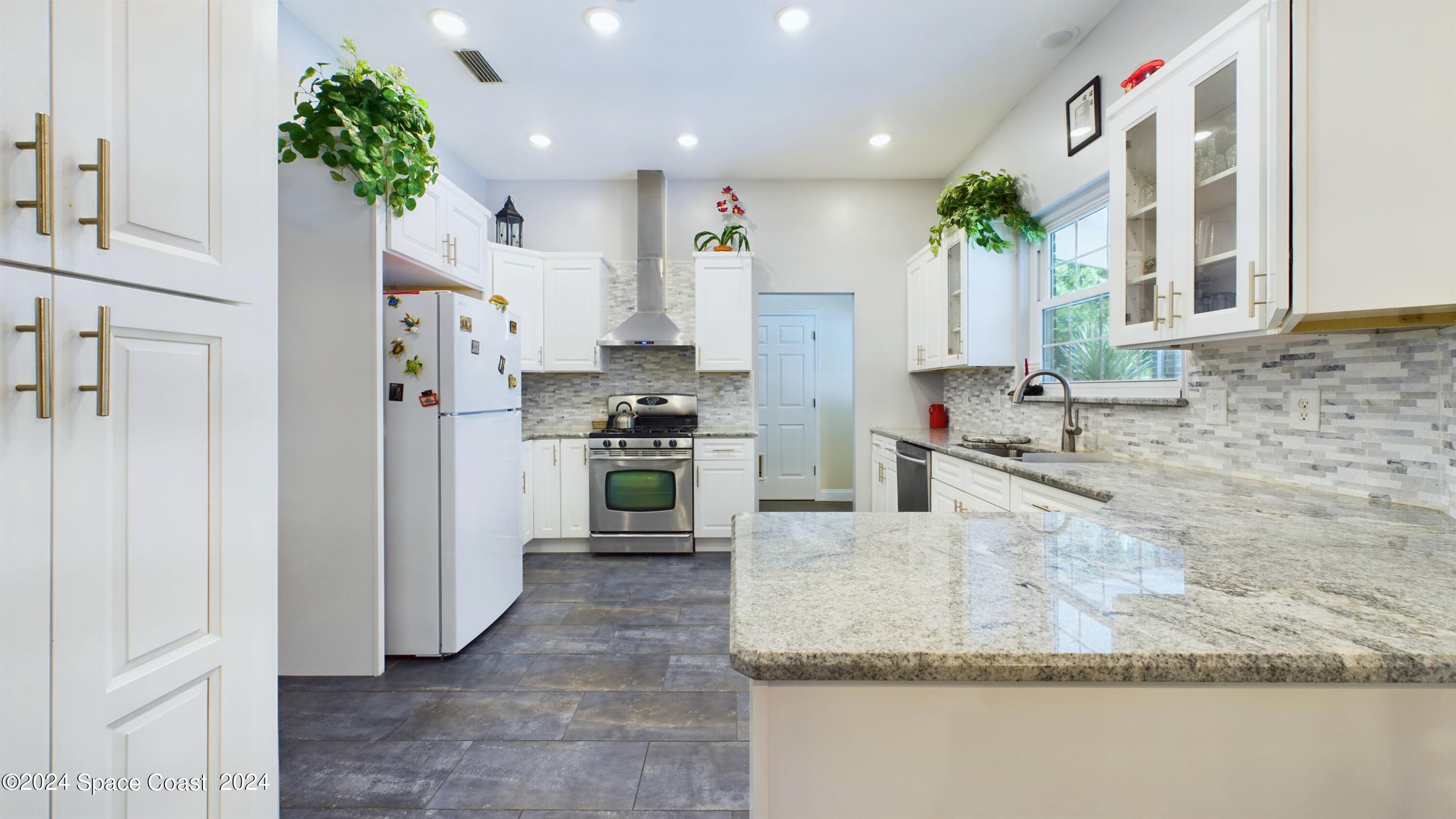 7746 Windover Way Titusville, FL 32780 - Photo 21 of 61 Kitchen/Breakfast Counter