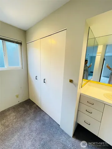 $4,095 | 3927 1st Avenue Northeast, Unit 31, Seattle, WA 98105