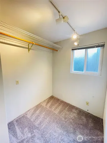 $4,095 | 3927 1st Avenue Northeast, Unit 31, Seattle, WA 98105