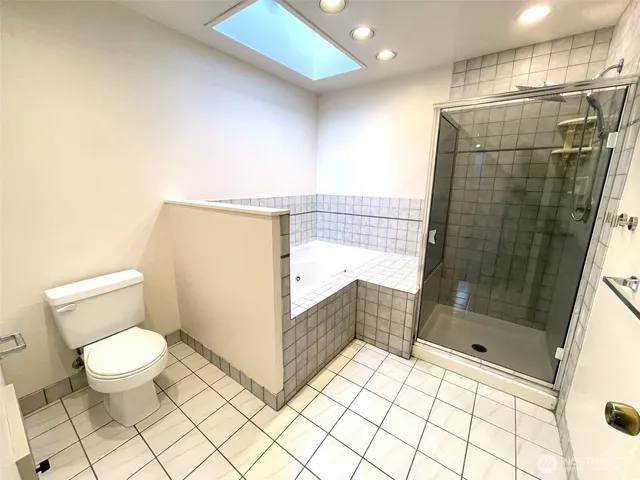 $4,095 | 3927 1st Avenue Northeast, Unit 31, Seattle, WA 98105