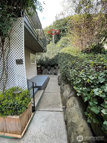 $4,095 | 3927 1st Avenue Northeast, Unit 31, Seattle, WA 98105