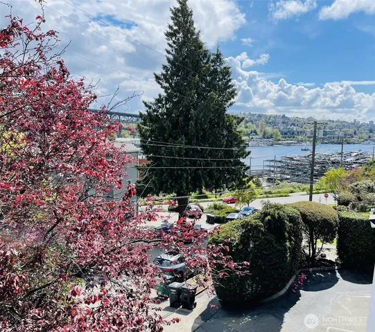 $4,095 | 3927 1st Avenue Northeast, Unit 31, Seattle, WA 98105