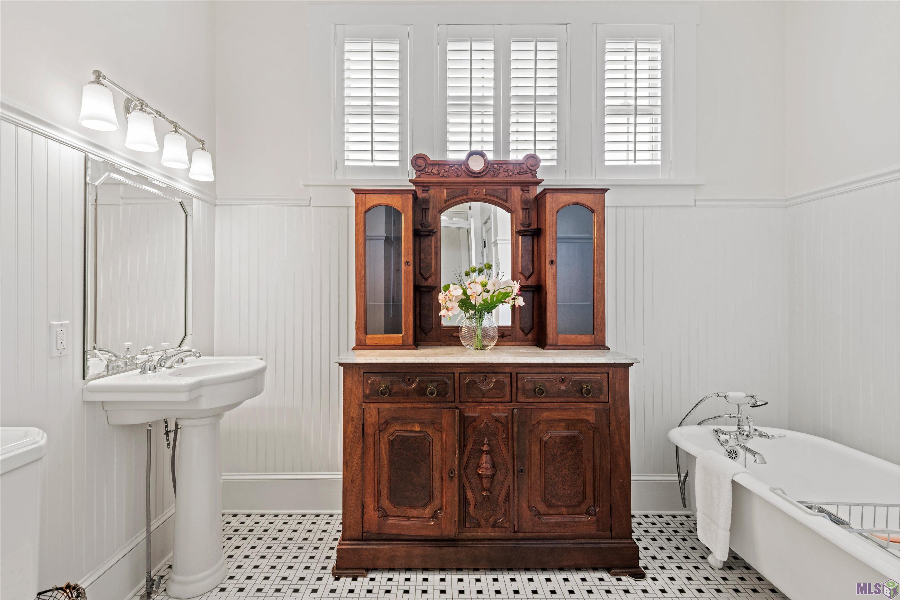 631 Verret Street Houma, LA 70360 - Photo 9 of 38 Downstairs Bath 1