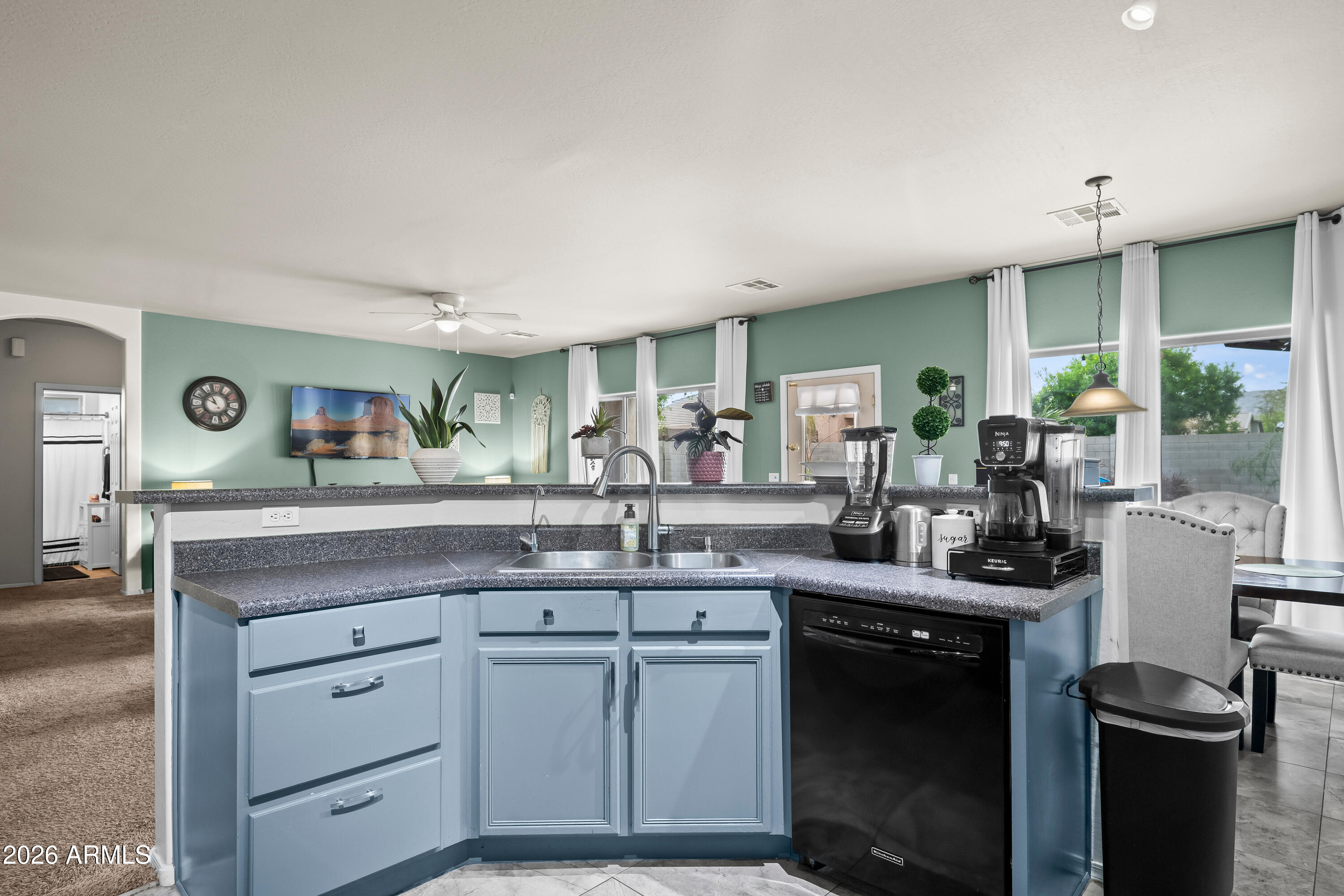2011 West Branham Lane Phoenix, AZ 85041 - Photo 11 of 42 DSC_2592