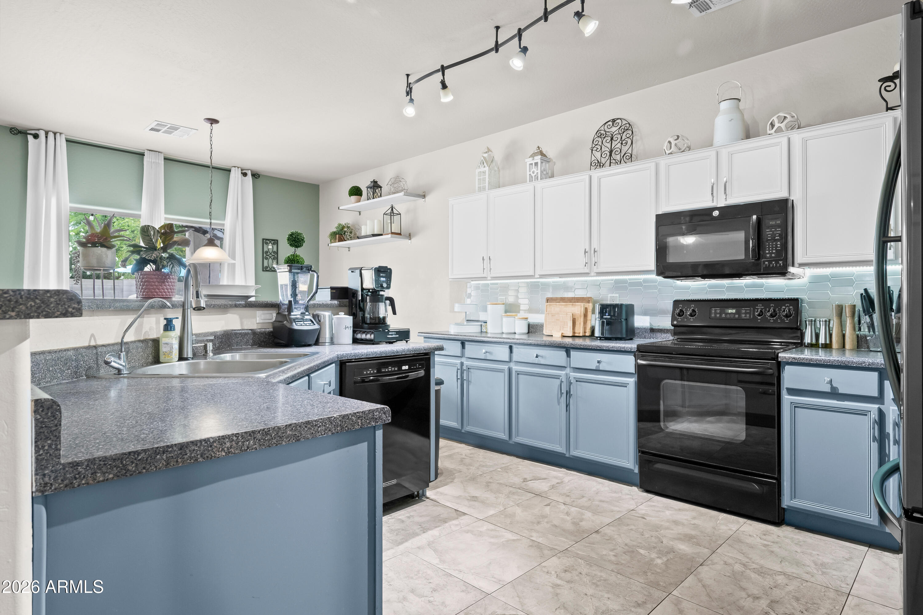 2011 West Branham Lane Phoenix, AZ 85041 - Photo 12 of 42 DSC_2582