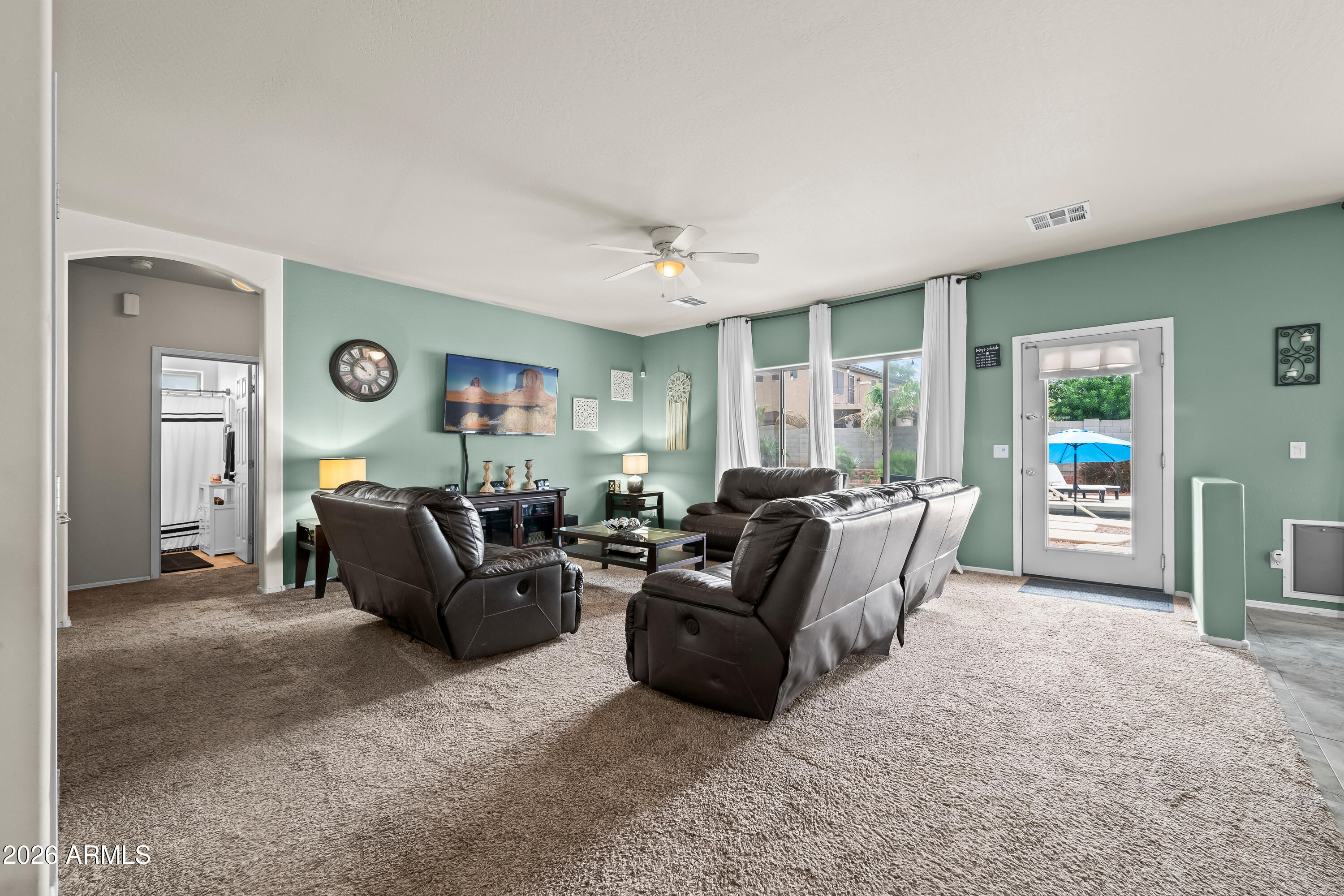 2011 West Branham Lane Phoenix, AZ 85041 - Photo 13 of 42 DSC_2568