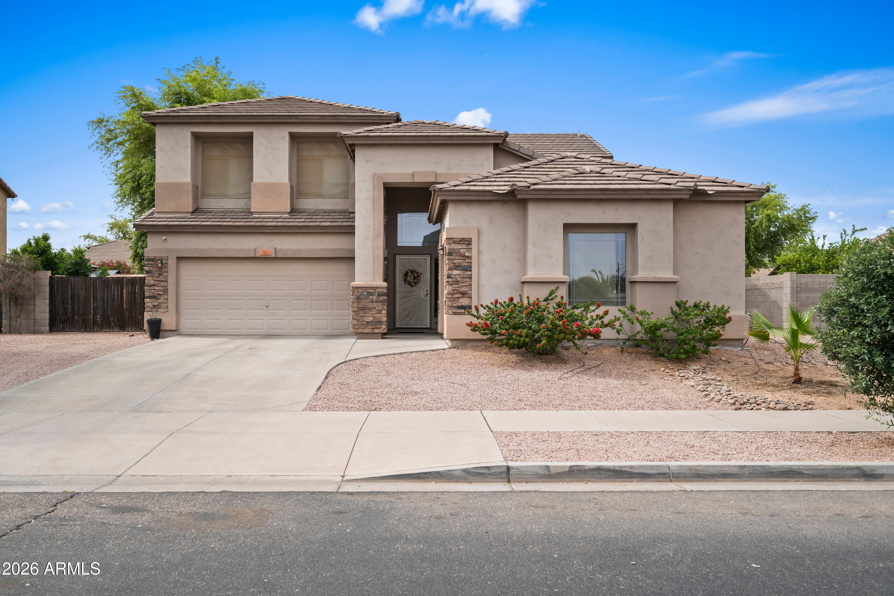 2011 West Branham Lane Phoenix, AZ 85041 - Photo 3 of 42 DSC_2519