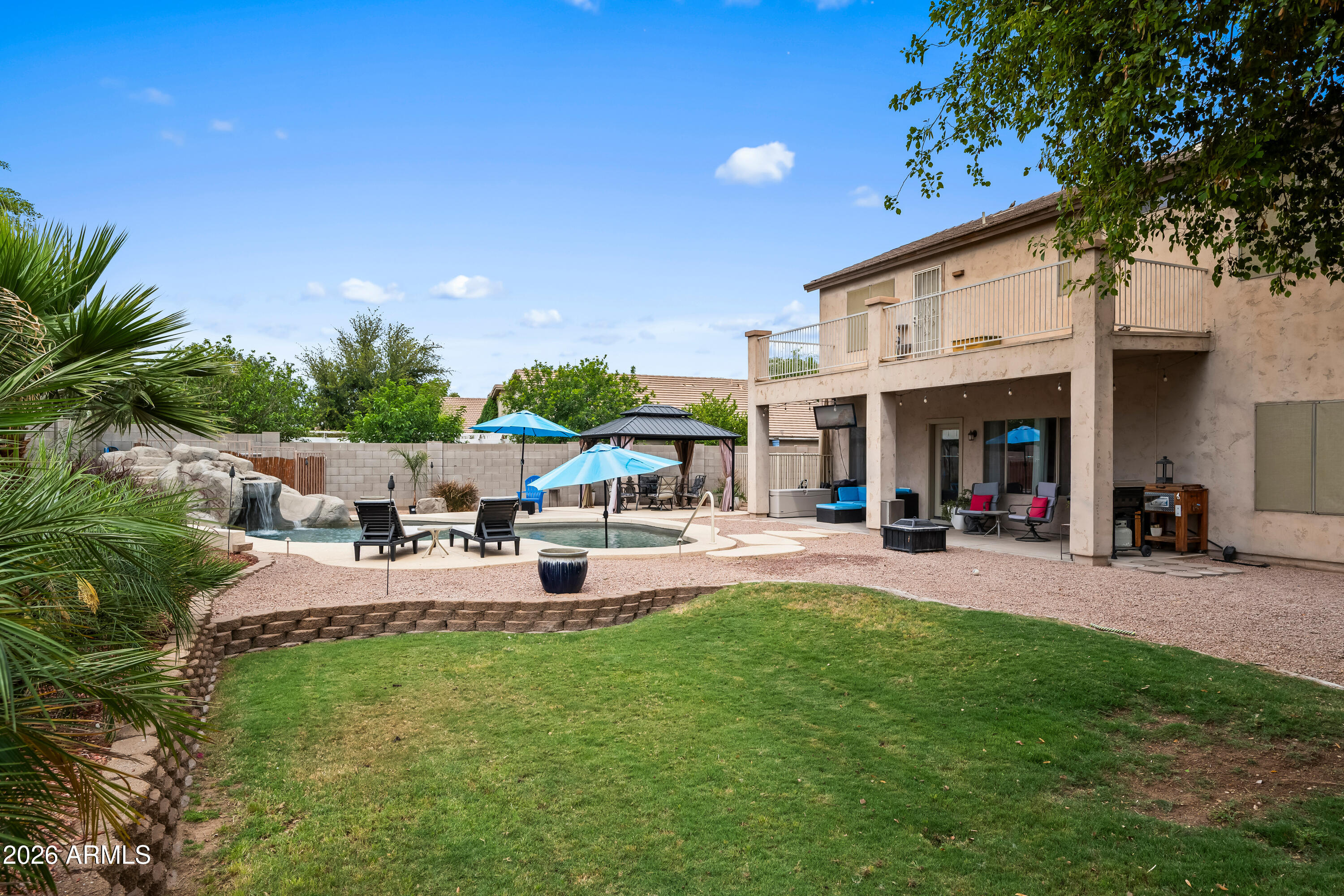 2011 West Branham Lane Phoenix, AZ 85041 - Photo 4 of 42 DSC_2715