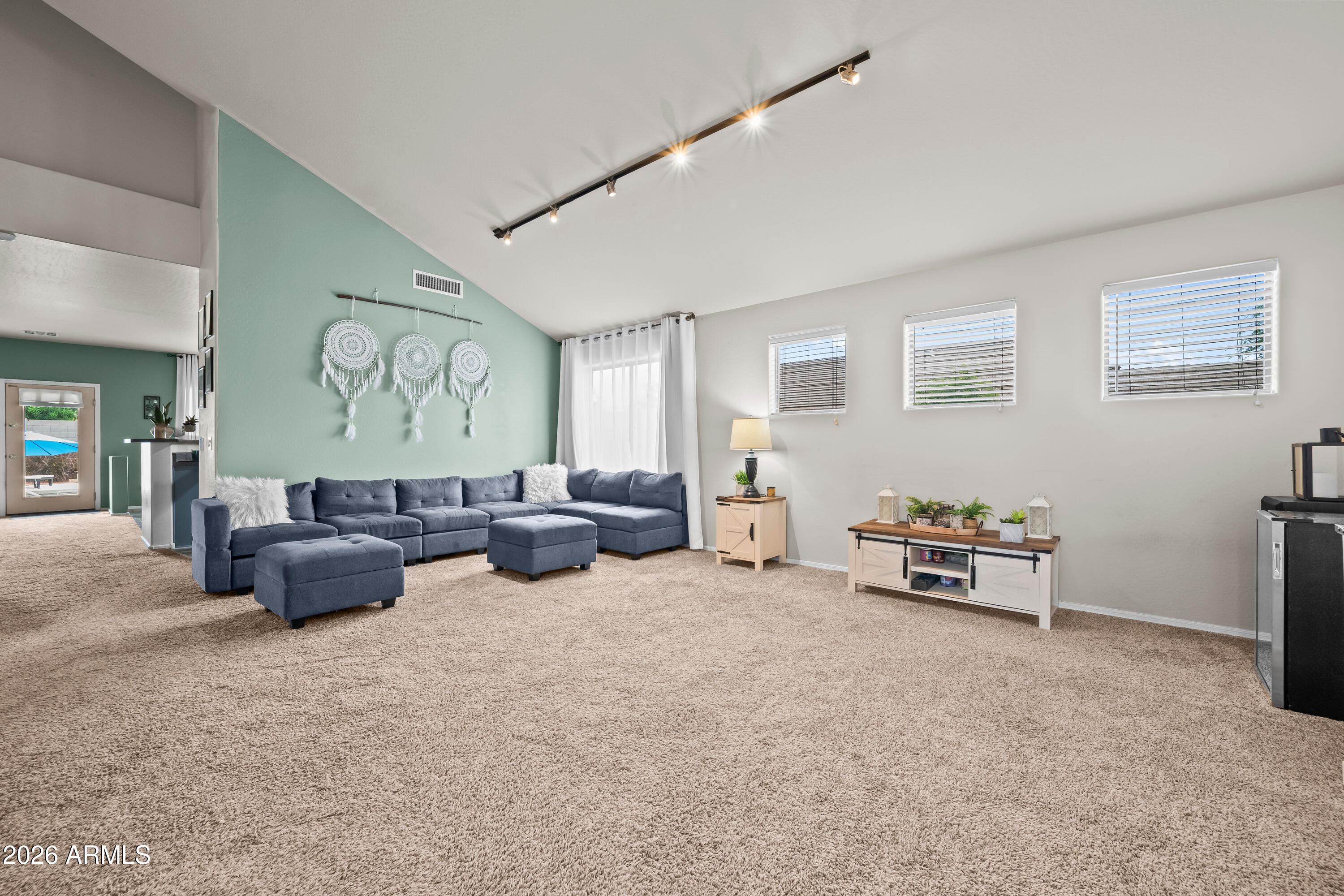 2011 West Branham Lane Phoenix, AZ 85041 - Photo 6 of 42 DSC_2558