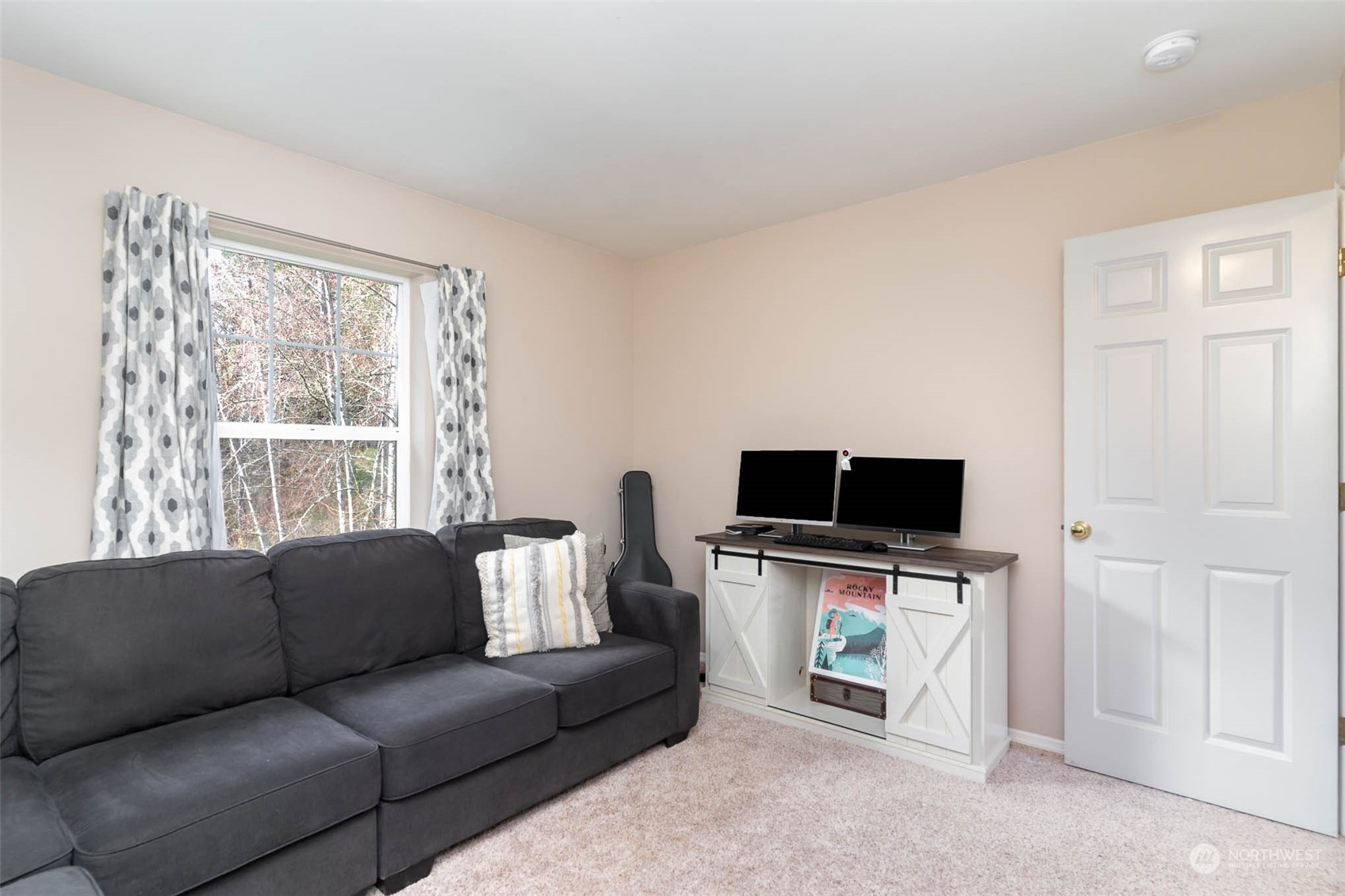 15503 Cedar Grove Road Southeast Issaquah, WA 98027 - Photo 19 of 27 a living room with furniture a flat screen tv and a window
