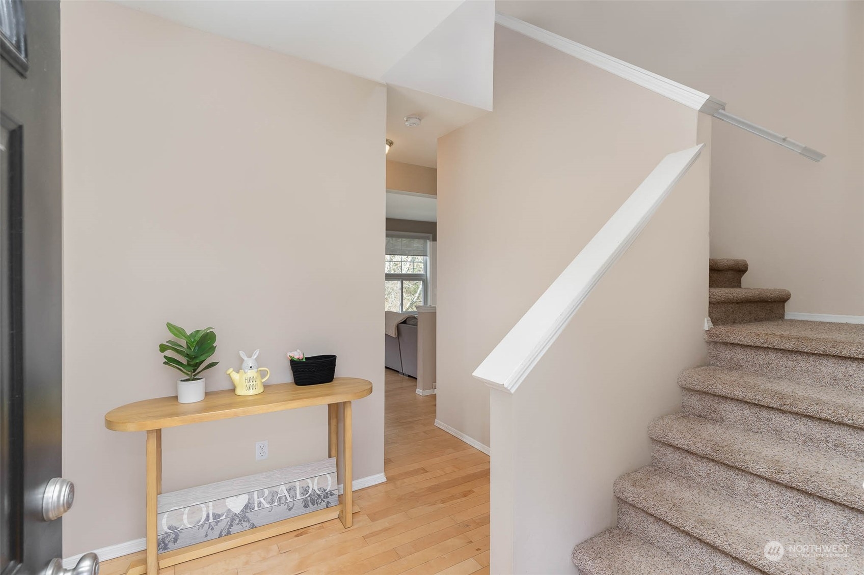15503 Cedar Grove Road Southeast Issaquah, WA 98027 - Photo 5 of 27 a view of entryway and hall