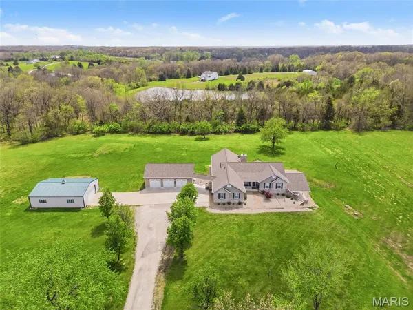 $700,000 | 22146 Glen Ellen Lane, Warrenton, MO 63383