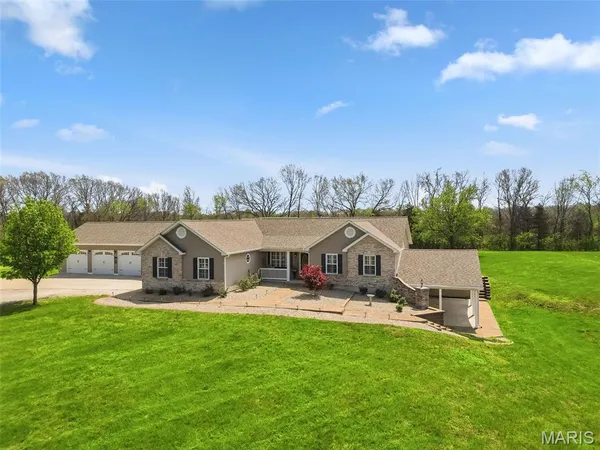 $700,000 | 22146 Glen Ellen Lane, Warrenton, MO 63383