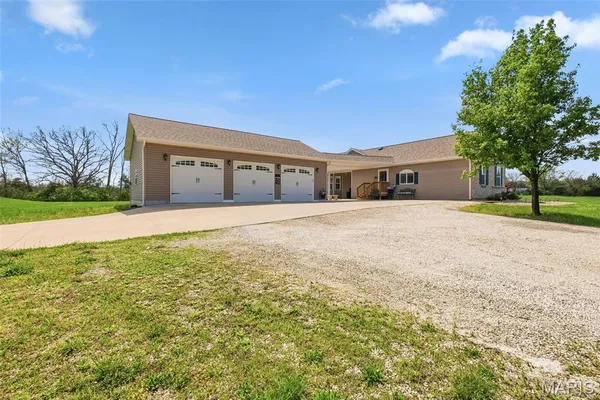 $700,000 | 22146 Glen Ellen Lane, Warrenton, MO 63383