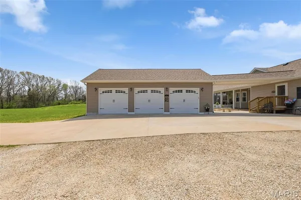 $700,000 | 22146 Glen Ellen Lane, Warrenton, MO 63383