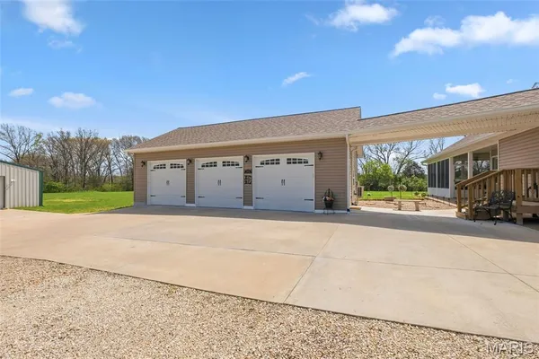$700,000 | 22146 Glen Ellen Lane, Warrenton, MO 63383