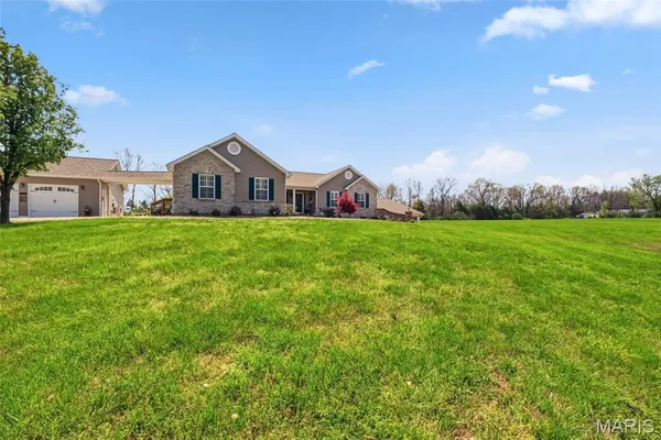 $700,000 | 22146 Glen Ellen Lane, Warrenton, MO 63383