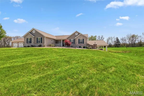 $700,000 | 22146 Glen Ellen Lane, Warrenton, MO 63383
