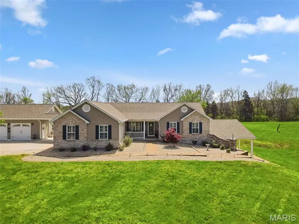 $700,000 | 22146 Glen Ellen Lane, Warrenton, MO 63383