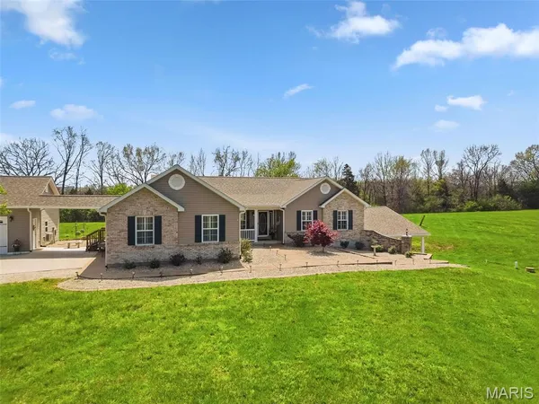 $700,000 | 22146 Glen Ellen Lane, Warrenton, MO 63383