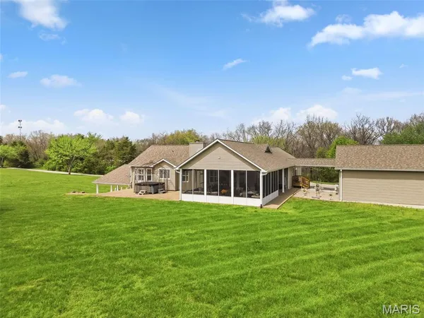 $700,000 | 22146 Glen Ellen Lane, Warrenton, MO 63383