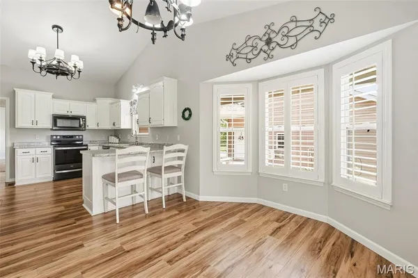 $700,000 | 22146 Glen Ellen Lane, Warrenton, MO 63383