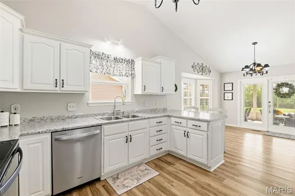 $700,000 | 22146 Glen Ellen Lane, Warrenton, MO 63383