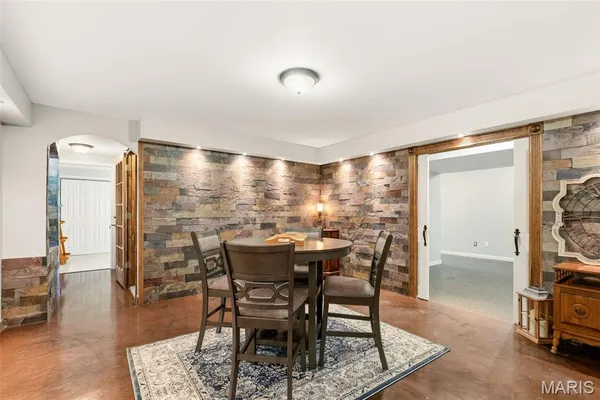 $700,000 | 22146 Glen Ellen Lane, Warrenton, MO 63383