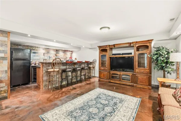 $700,000 | 22146 Glen Ellen Lane, Warrenton, MO 63383