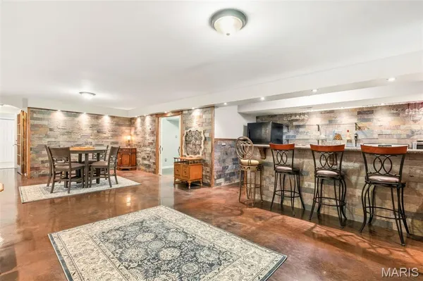 $700,000 | 22146 Glen Ellen Lane, Warrenton, MO 63383