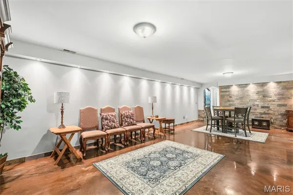 $700,000 | 22146 Glen Ellen Lane, Warrenton, MO 63383