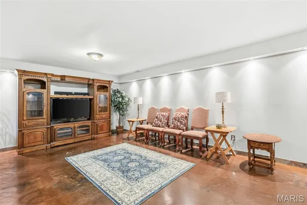 $700,000 | 22146 Glen Ellen Lane, Warrenton, MO 63383