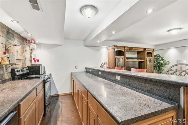 $700,000 | 22146 Glen Ellen Lane, Warrenton, MO 63383