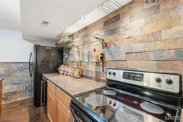 $700,000 | 22146 Glen Ellen Lane, Warrenton, MO 63383