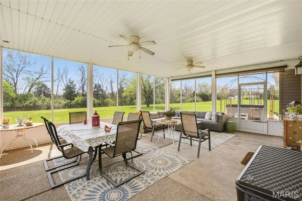 $700,000 | 22146 Glen Ellen Lane, Warrenton, MO 63383