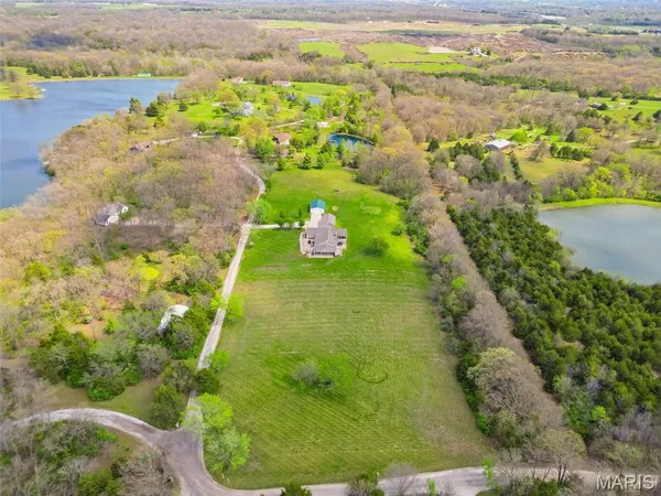 $700,000 | 22146 Glen Ellen Lane, Warrenton, MO 63383