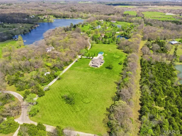 $700,000 | 22146 Glen Ellen Lane, Warrenton, MO 63383