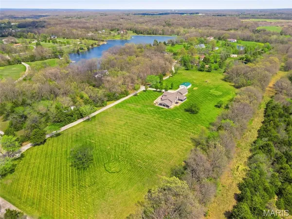 $700,000 | 22146 Glen Ellen Lane, Warrenton, MO 63383