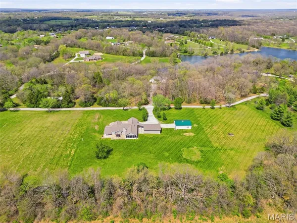 $700,000 | 22146 Glen Ellen Lane, Warrenton, MO 63383