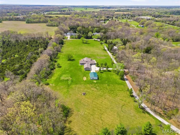 $700,000 | 22146 Glen Ellen Lane, Warrenton, MO 63383